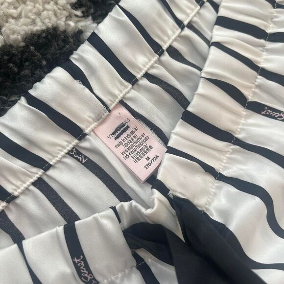 Victoria-s-secret Women's Black and White Pajamas - Picture 4 of 5